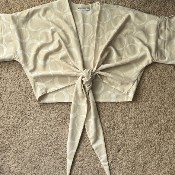 Ostra Brazil- Cream and Ivory Circle Print Shortsleeve Front Tie Blouse - Picture 5 of 7